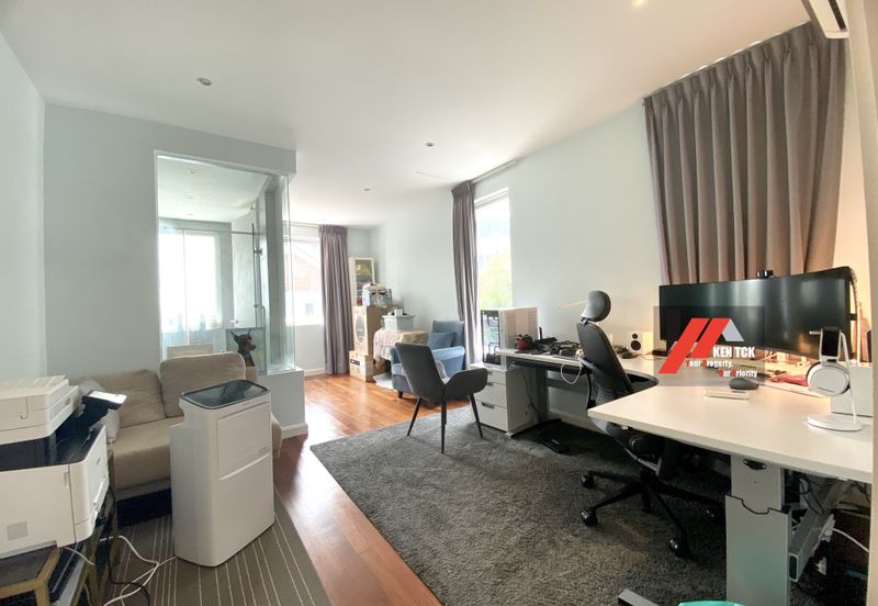 Rafflesia @ The Hill