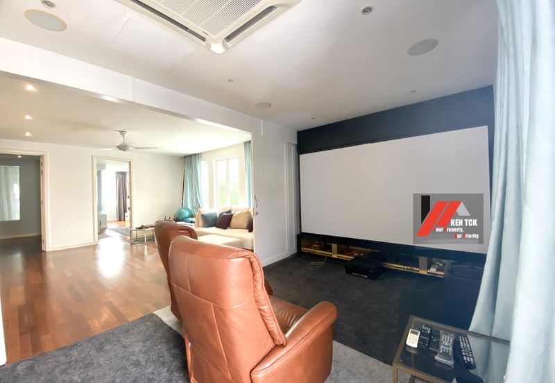 Rafflesia @ The Hill