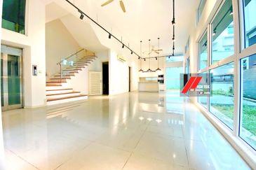 Rafflesia @ The Hill