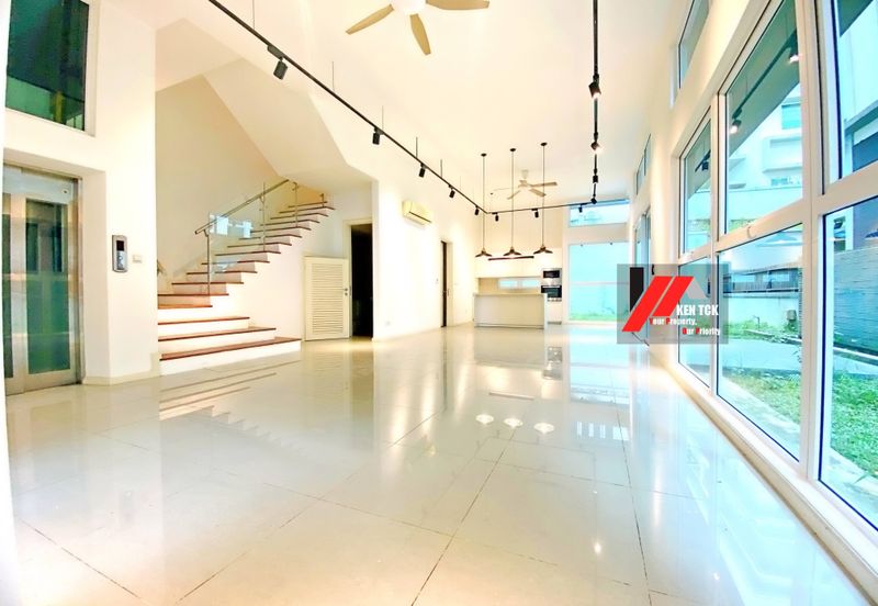 Rafflesia @ The Hill