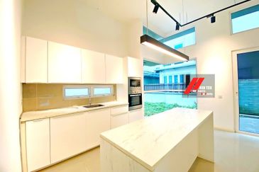 Rafflesia @ The Hill