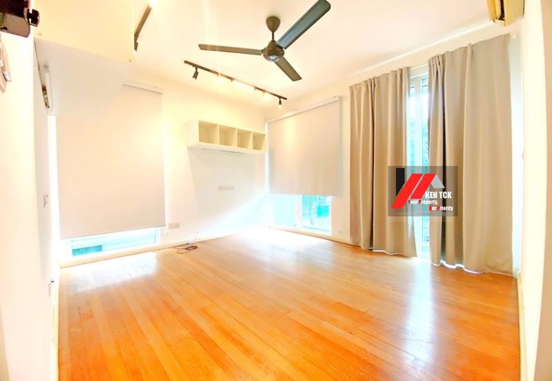 Rafflesia @ The Hill