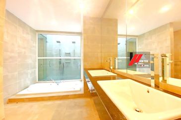 Rafflesia @ The Hill