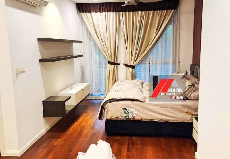 Rafflesia @ The Hill