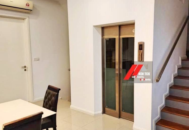 Rafflesia @ The Hill