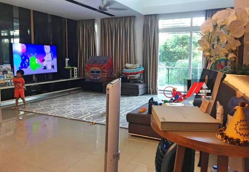 Rafflesia @ The Hill