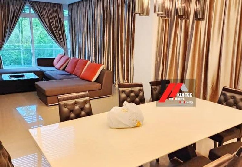 Rafflesia @ The Hill