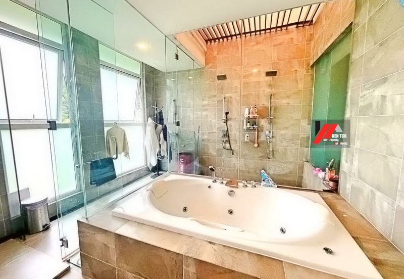 Rafflesia @ The Hill