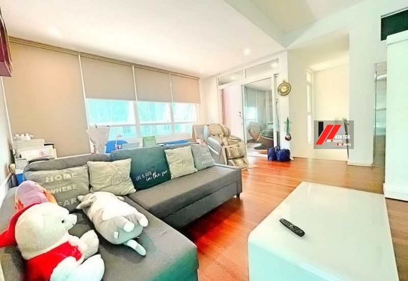 Rafflesia @ The Hill