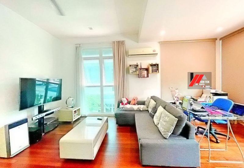 Rafflesia @ The Hill