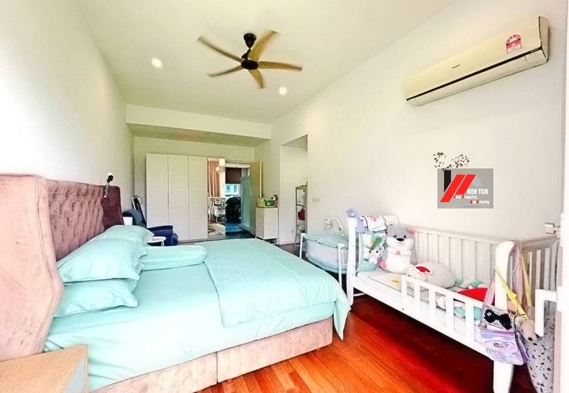 Rafflesia @ The Hill