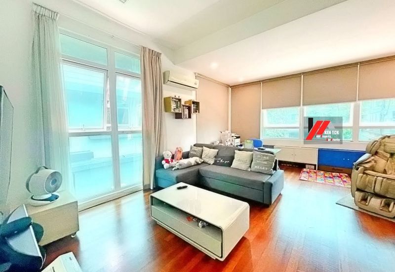 Rafflesia @ The Hill