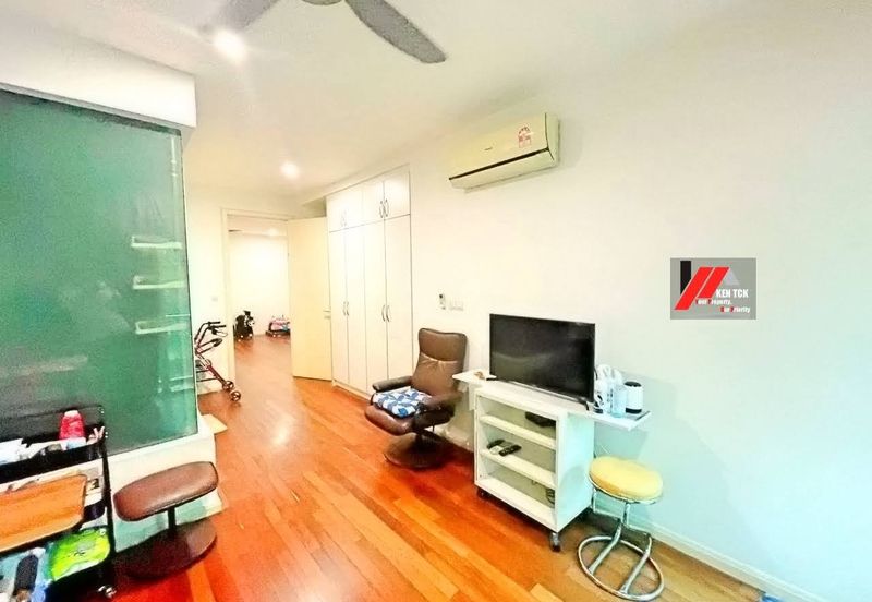 Rafflesia @ The Hill