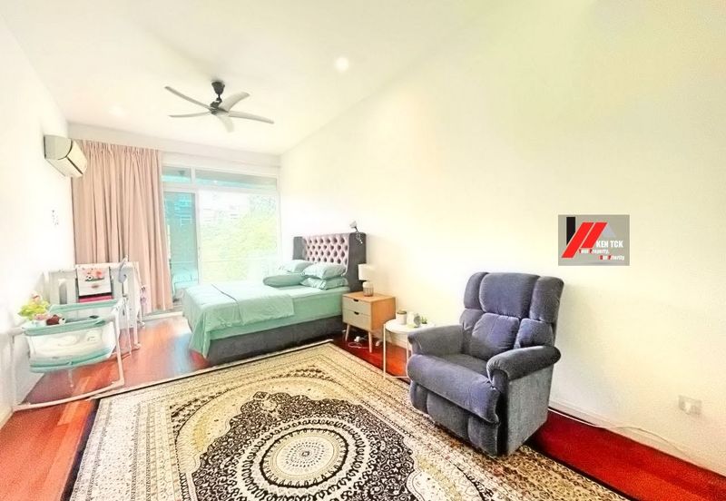 Rafflesia @ The Hill