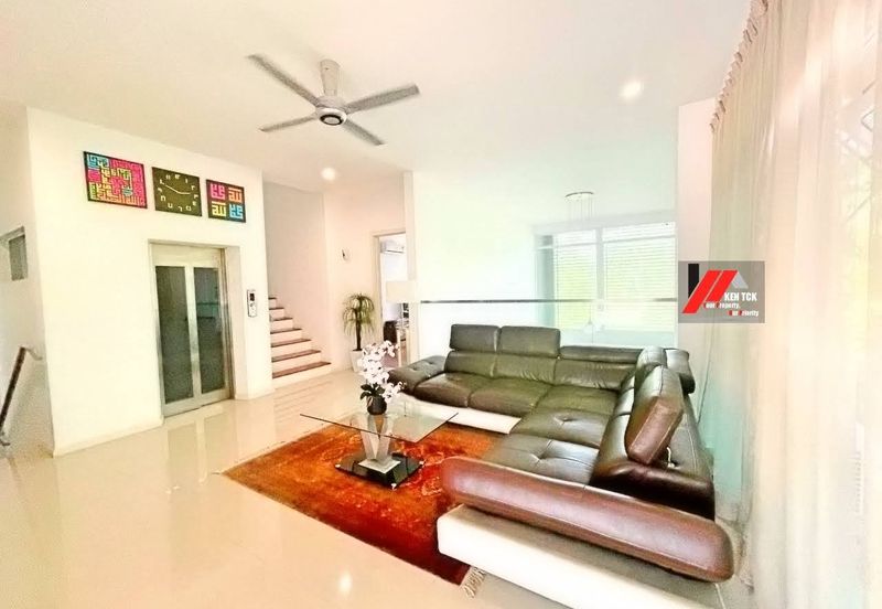 Rafflesia @ The Hill