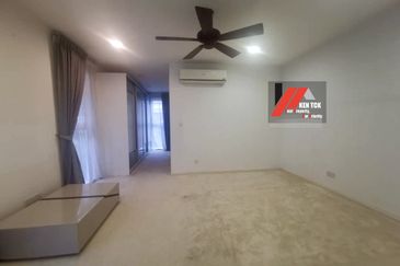 Rafflesia @ The Hill