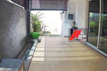 Rafflesia @ The Hill