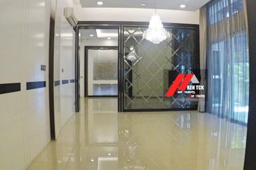 Rafflesia @ The Hill