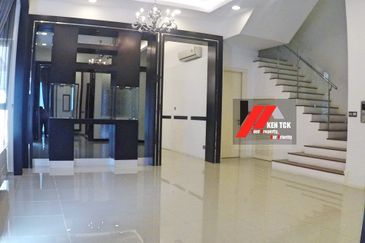 Rafflesia @ The Hill