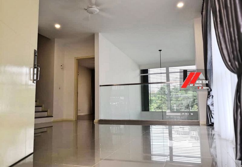 Rafflesia @ The Hill