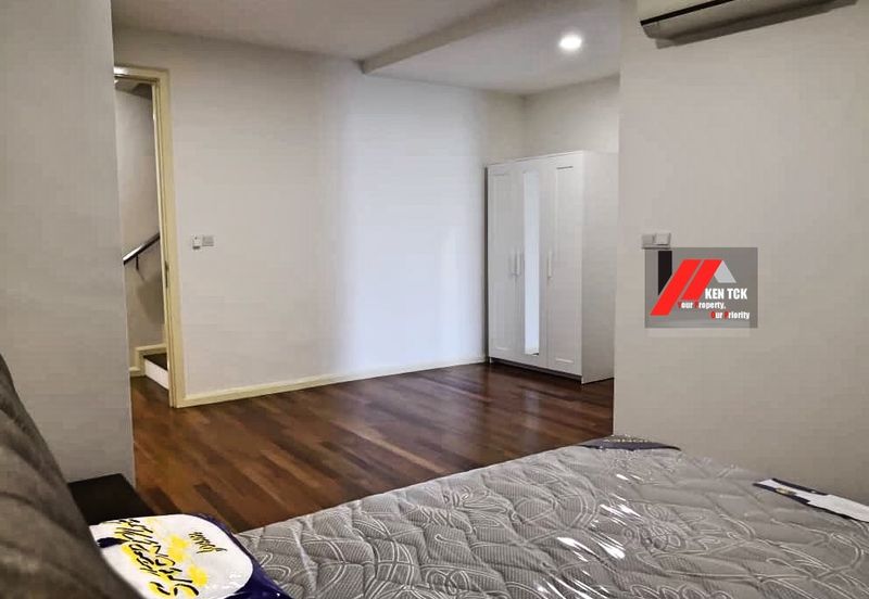 Rafflesia @ The Hill