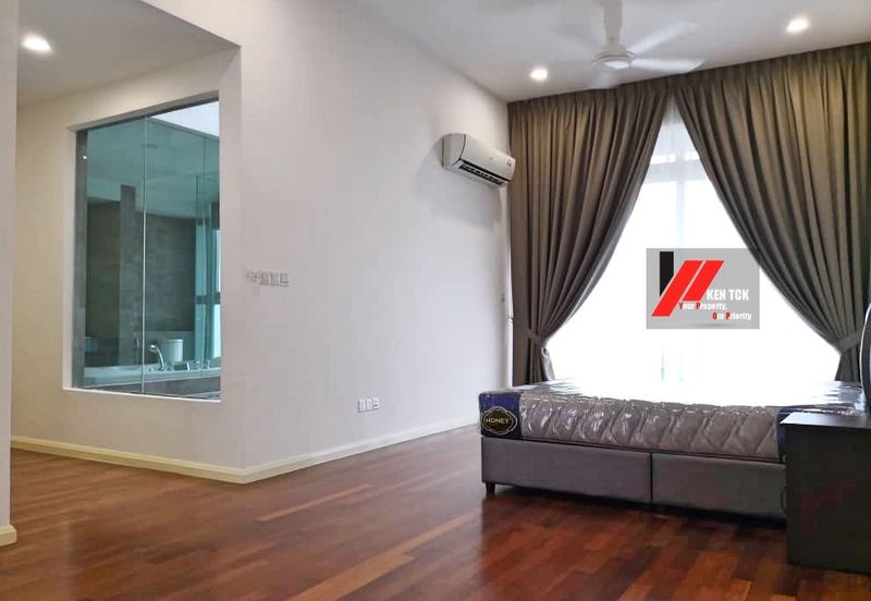 Rafflesia @ The Hill