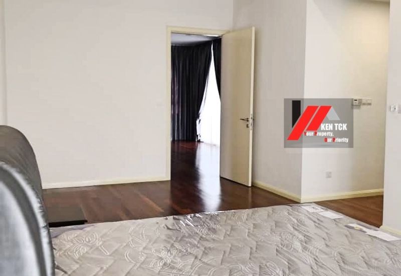 Rafflesia @ The Hill