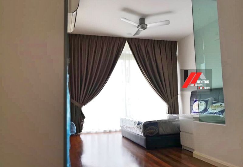 Rafflesia @ The Hill