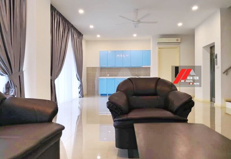 Rafflesia @ The Hill