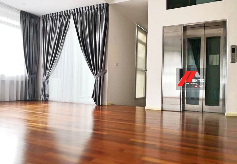 Rafflesia @ The Hill