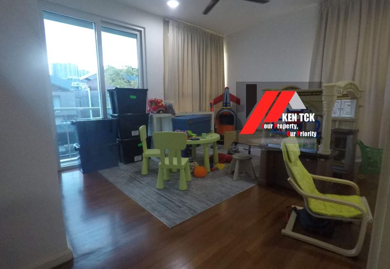 Rafflesia @ The Hill