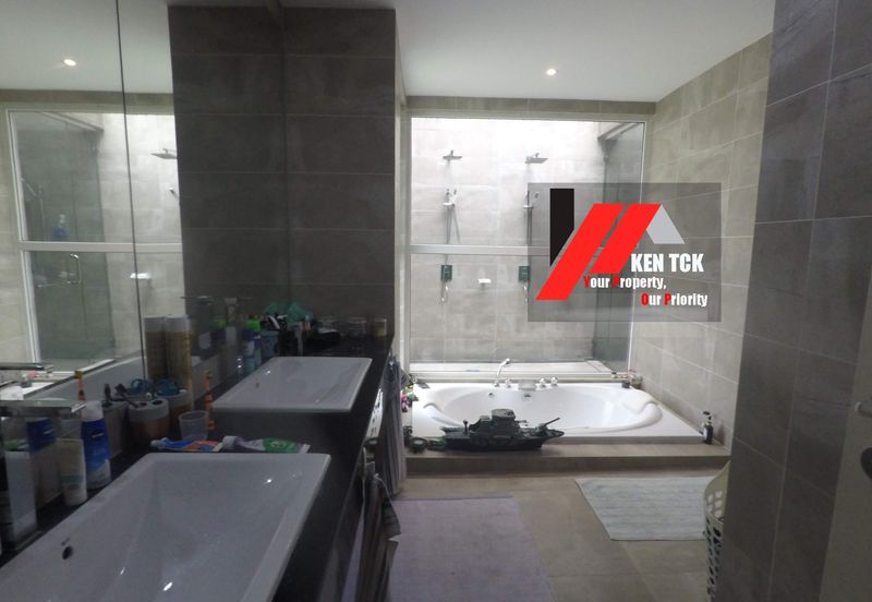 Rafflesia @ The Hill