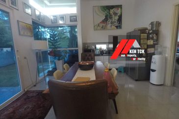 Rafflesia @ The Hill