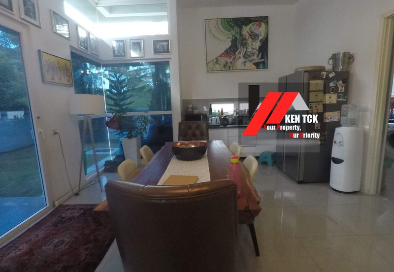 Rafflesia @ The Hill