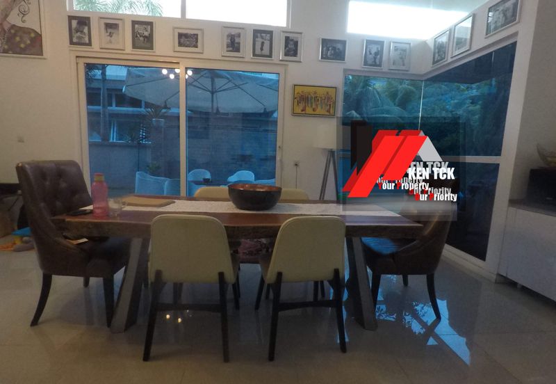 Rafflesia @ The Hill