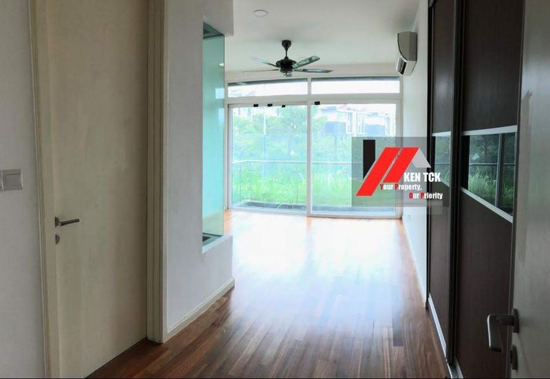 Rafflesia @ The Hill