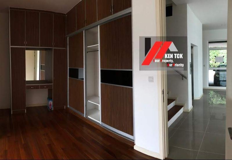 Rafflesia @ The Hill