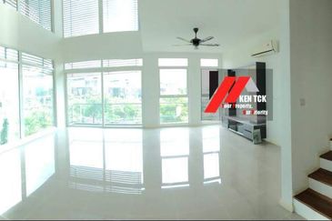 Rafflesia @ The Hill