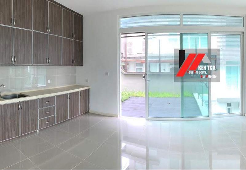 Rafflesia @ The Hill