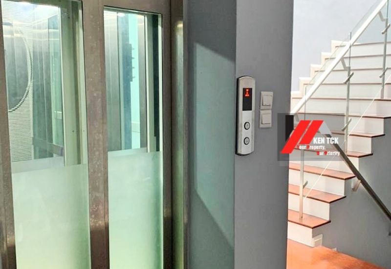 Rafflesia @ The Hill