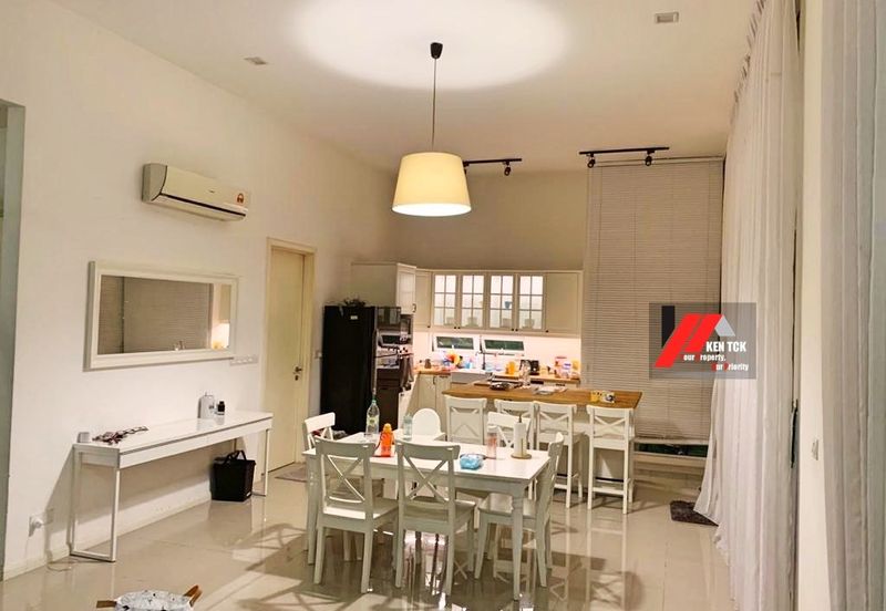 Rafflesia @ The Hill