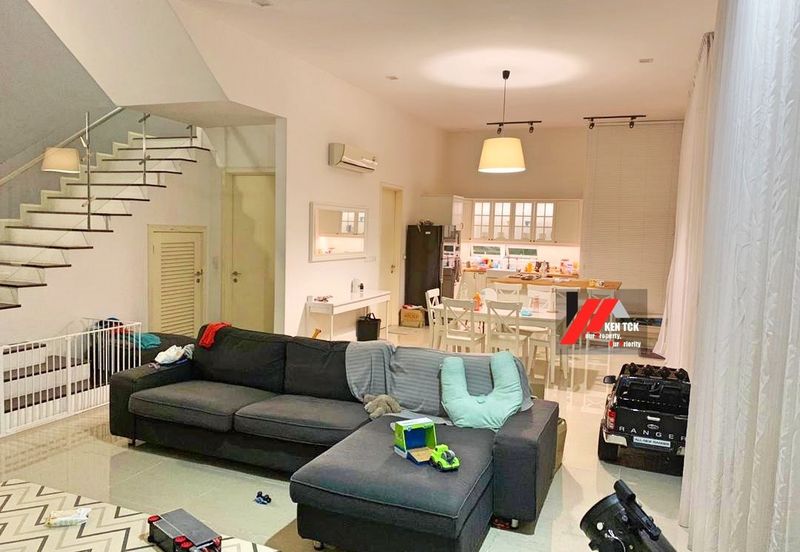 Rafflesia @ The Hill