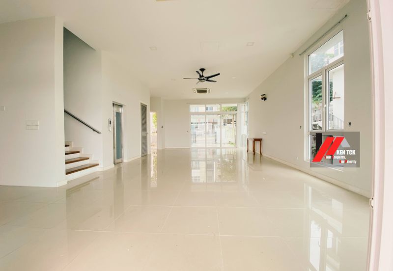 Rafflesia @ The Hill