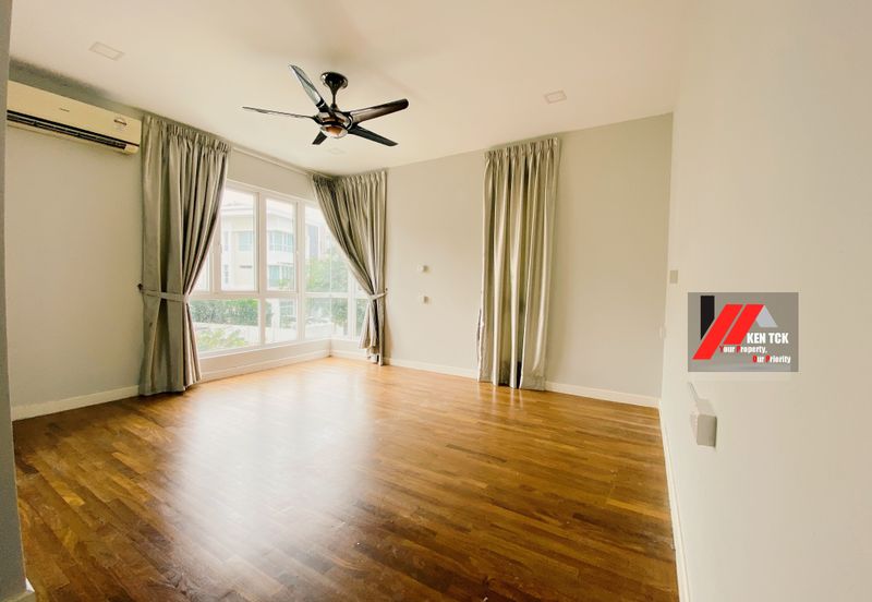 Rafflesia @ The Hill