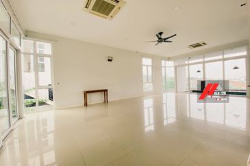 Rafflesia @ The Hill