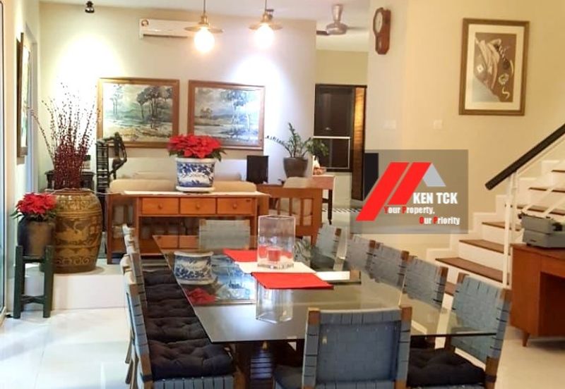 Rafflesia @ The Hill