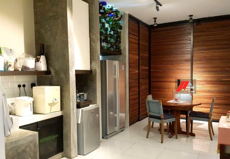 Rafflesia @ The Hill