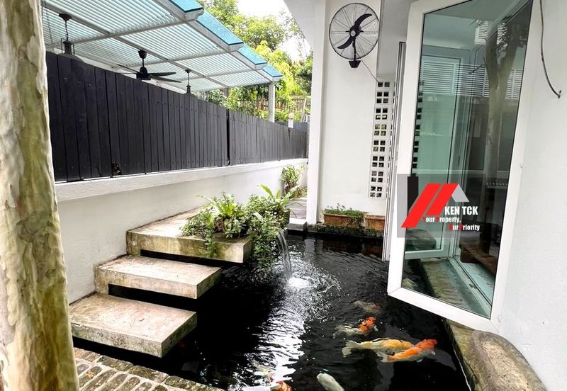 Rafflesia @ The Hill