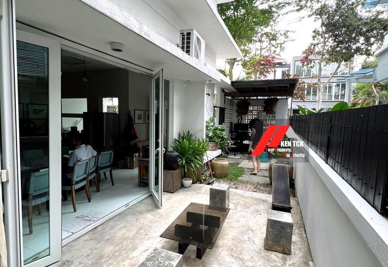 Rafflesia @ The Hill