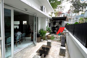 Rafflesia @ The Hill